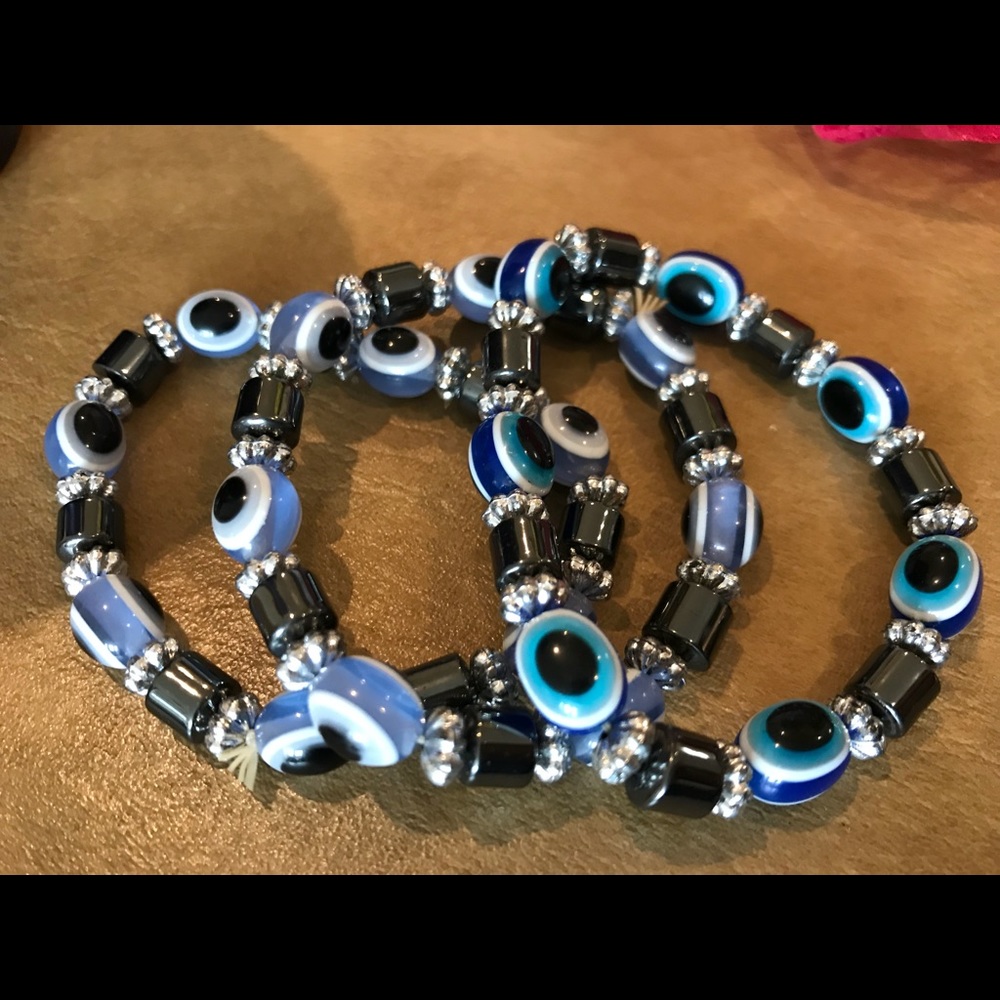 Trendy ‘evil eye’ bracelet for good luck